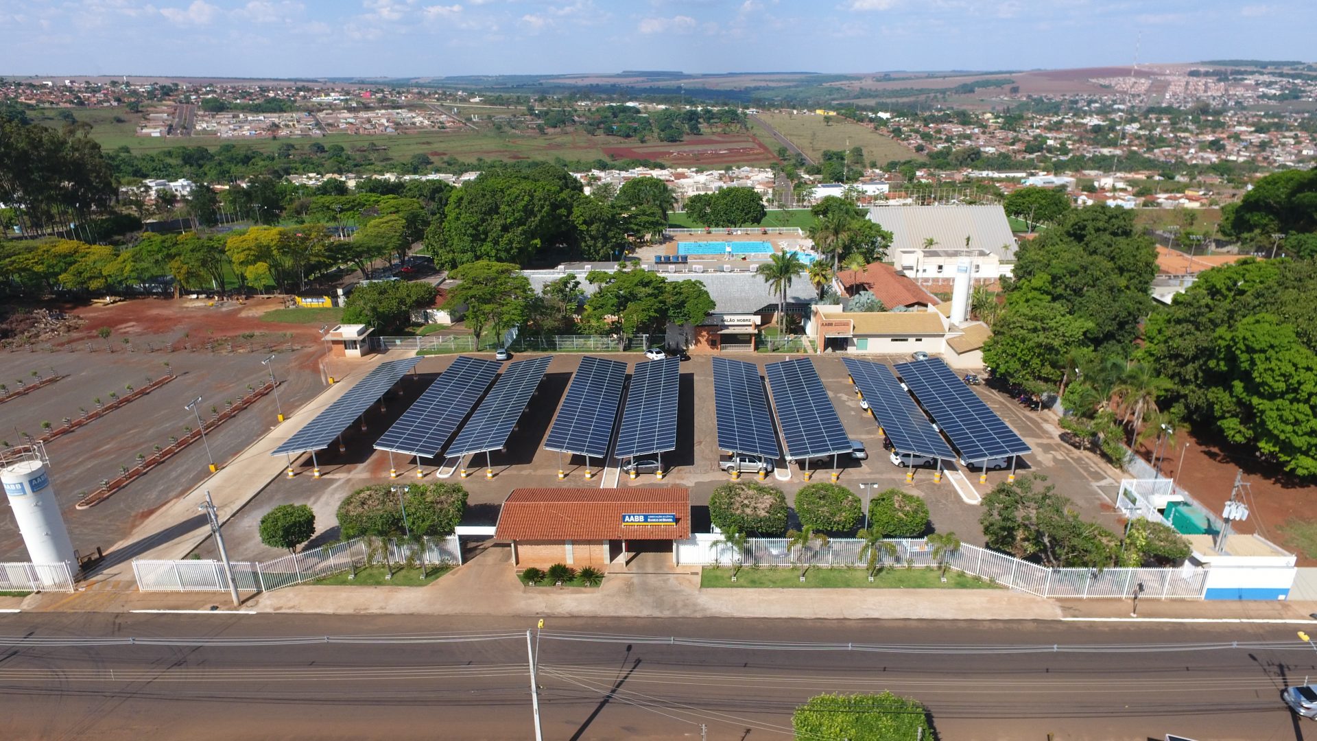 Usina de energia solar é inaugurada na Associação em Jataí