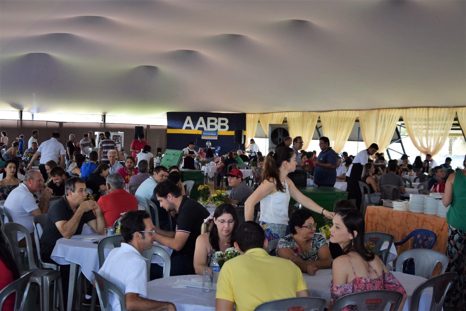 AABB Sorriso realiza 15ª Show de Prêmios com bingo, música e churrasco